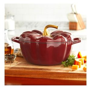 SOLD Woman 3.5 qt enameled cast iron Dutch oven free PW gift with purchase